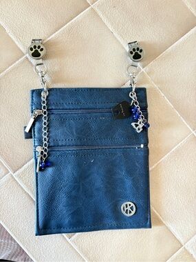 Clip on hip pouch